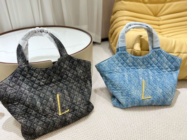 22ss large shopping bag ladies portable luxury brand designer reunion socialite tote on business trip high capacity clutch fashion 38cm
22ss large shopping bag ladies portable luxury brand designer reunion socialite tote on business trip high capacity clutch fashion 38cm
