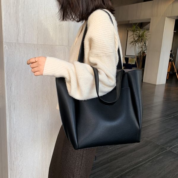 evening bags soft leather woman casual tote shopper solid color handbags large capacity single shoulder bag with outer pocket 220901
evening bags soft leather woman casual tote shopper solid color handbags large capacity single shoulder bag with outer pocket 220901