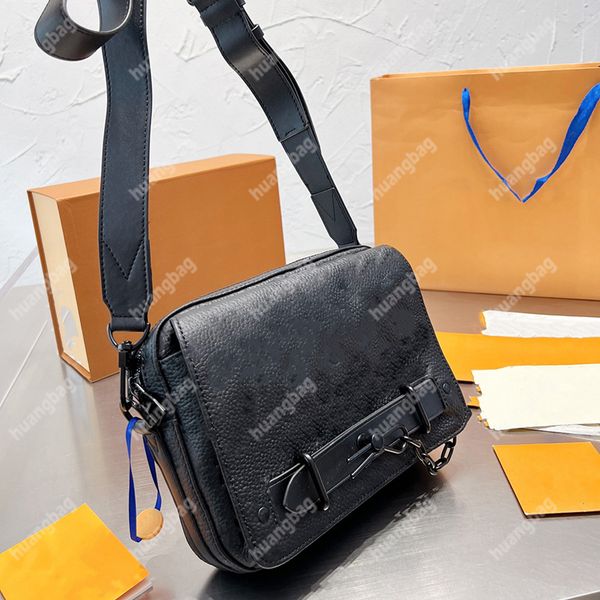 embossed shoulder bag men messenger bags leather crossbody classic handbags chain waist pack luxury designer pochette wallet large capacity
embossed shoulder bag men messenger bags leather crossbody classic handbags chain waist pack luxury designer pochette wallet large capacity