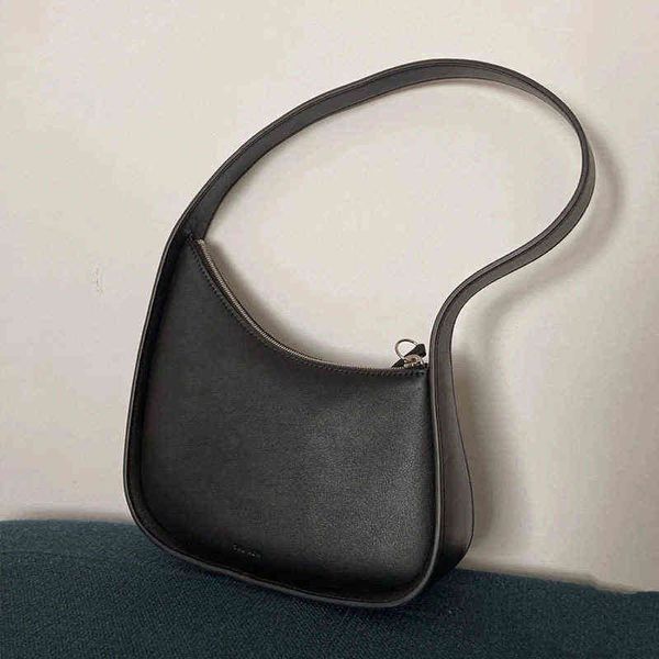 the row underarm bag summer 2022 niche design high texture kendou leather half moon shoulder with the same style
the row underarm bag summer 2022 niche design high texture kendou leather half moon shoulder with the same style