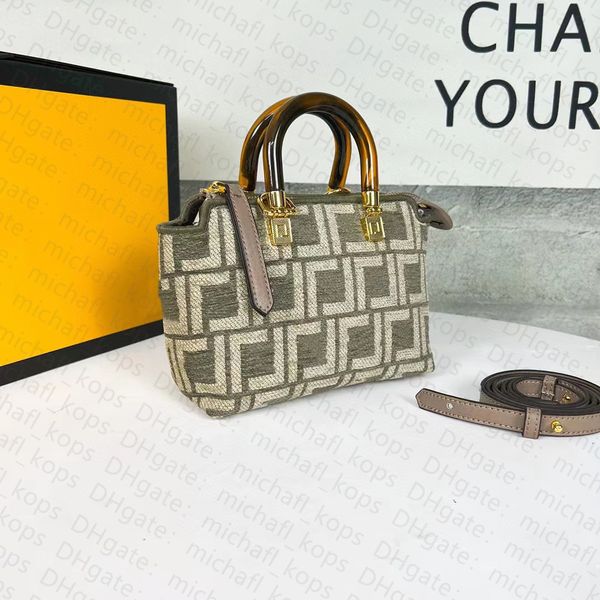 designer woman bag large capacity tote single shoulder amber decorated handle unisexual custom hardware simple crossbody bag 2022 luxury
designer woman bag large capacity tote single shoulder amber decorated handle unisexual custom hardware simple crossbody bag 2022 luxury