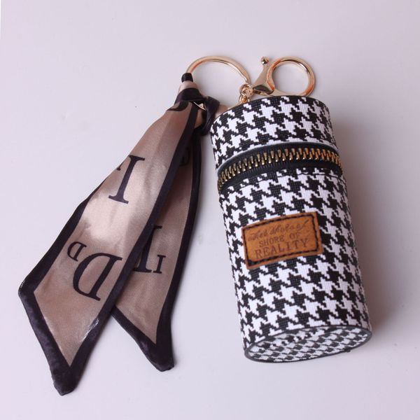 key chain 22 presbyopic new cylinder lipstick bag lipstick storage mini coin purse small portable, Slivery;golden
key chain 22 presbyopic new cylinder lipstick bag lipstick storage mini coin purse small portable, Slivery;golden