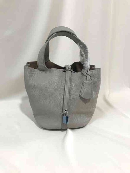 designer bags woman's fashion handbag family's new spring and summer vegetable basket bag fashion leather bucket pattern layer cow
designer bags woman's fashion handbag family's new spring and summer vegetable basket bag fashion leather bucket pattern layer cow