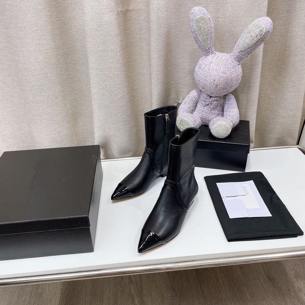 2022 new autumn and winter short boots pointed leather fashion show euro 34-40 us 4-9, Black
2022 new autumn and winter short boots pointed leather fashion show euro 34-40 us 4-9, Black