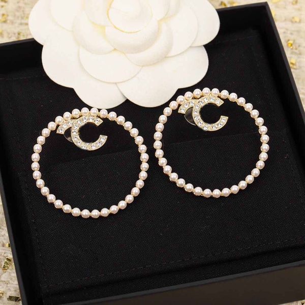 2022 charm large round shape stud earring with diamond and nature shell beads have stamp box ps7115a, Golden
2022 charm large round shape stud earring with diamond and nature shell beads have stamp box ps7115a, Golden