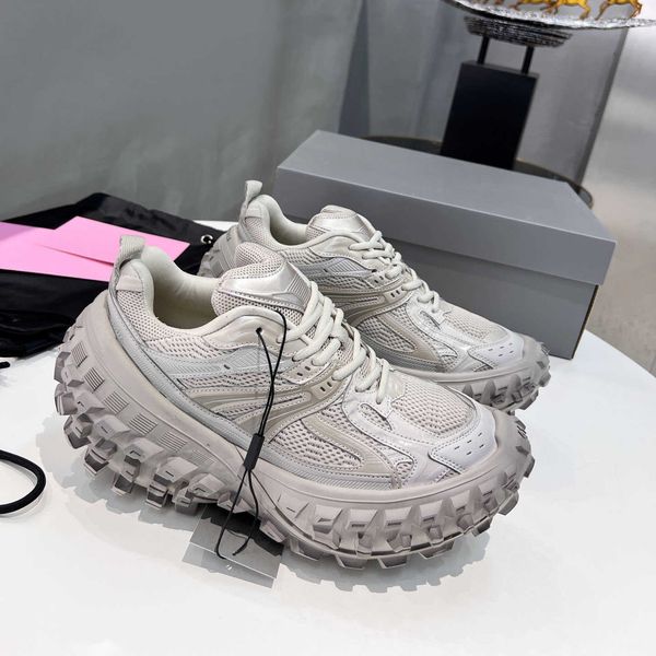 2022 new men women designer outdoor shoes platform defender sneakers beige black tire shoe trainers sports with original box 36-45
2022 new men women designer outdoor shoes platform defender sneakers beige black tire shoe trainers sports with original box 36-45