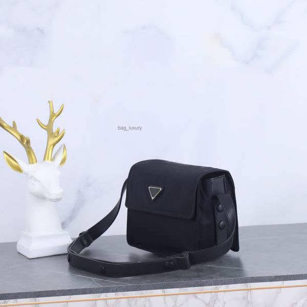 classic p 1bd messenger 313 shoulder camera bags with adjustable shoulder strap black simple nylon bag
classic p 1bd messenger 313 shoulder camera bags with adjustable shoulder strap black simple nylon bag