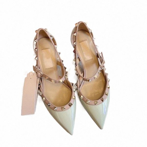 2022 sandals fashion high heel designer classic heels luxury rivet spikes wedding party outdoor shoes boots heatshoes, Black
2022 sandals fashion high heel designer classic heels luxury rivet spikes wedding party outdoor shoes boots heatshoes, Black