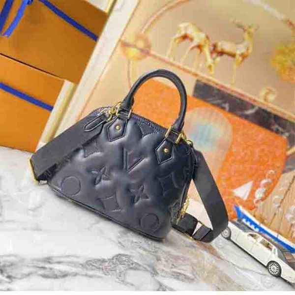 luxurys designer shell bag bb embroidery thread embossing genuine leather classic ladies handbag women cossbody purse handbags shoulder bags
luxurys designer shell bag bb embroidery thread embossing genuine leather classic ladies handbag women cossbody purse handbags shoulder bags