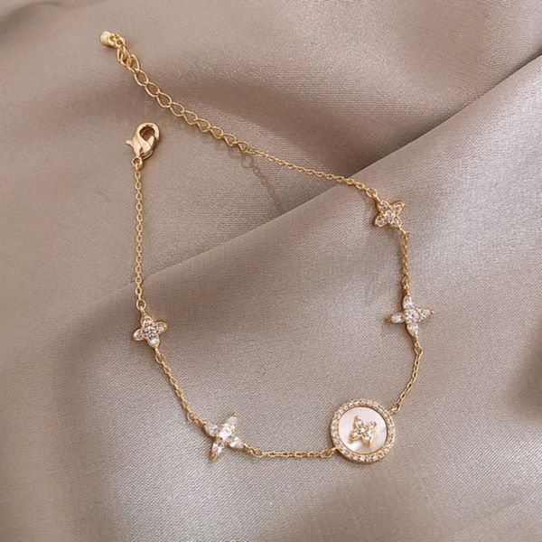 classic fashion bracelet female mode micro zirkoon korean brand bracelets women's jewelry alloy plum blossom cross shape chainbracelet, Golden;silver
classic fashion bracelet female mode micro zirkoon korean brand bracelets women's jewelry alloy plum blossom cross shape chainbracelet, Golden;silver