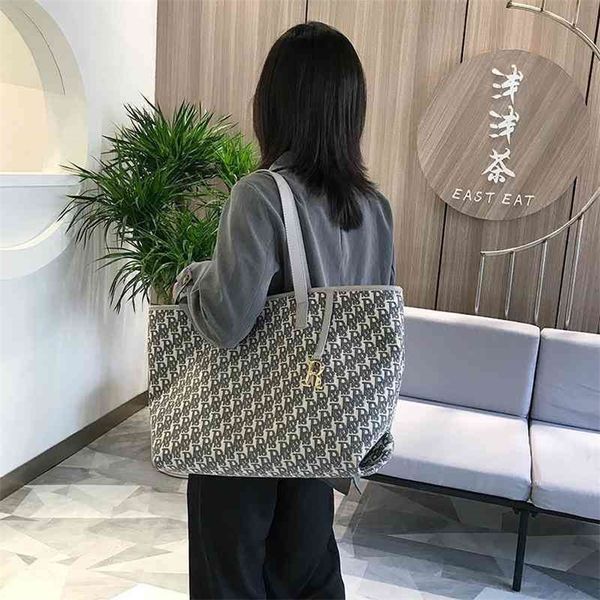 fashion bag for women in large capacity canvas versatile one shoulder bag trend
fashion bag for women in large capacity canvas versatile one shoulder bag trend