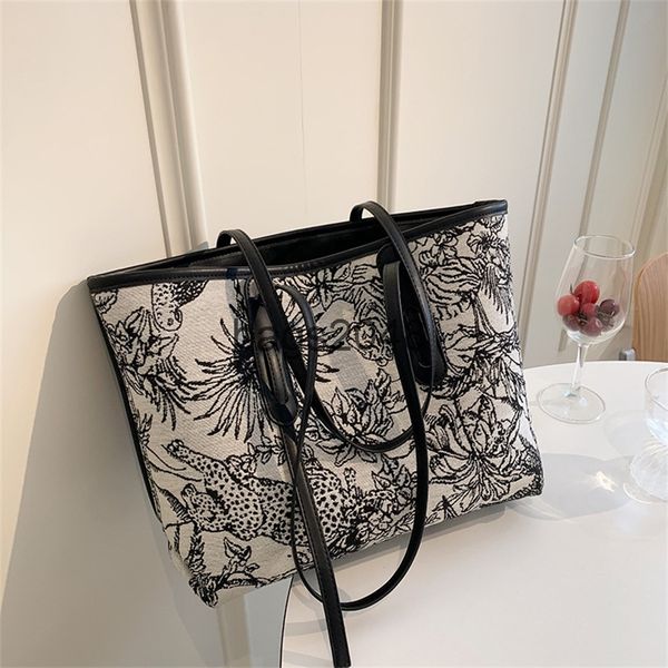 evening bags popular black and white pattern women's large fashion capacity shoulder net red tote
evening bags popular black and white pattern women's large fashion capacity shoulder net red tote