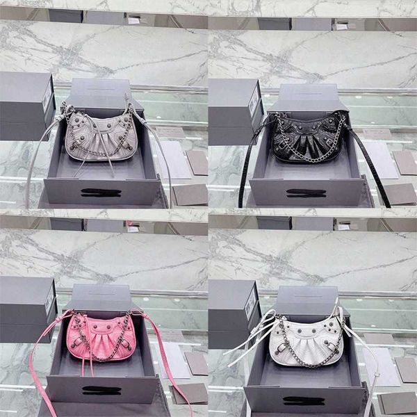 luxury le cagole designer bag women half moon handbag shoulder mini motorcycle leather fashion trend ladies handbags v0jn#
luxury le cagole designer bag women half moon handbag shoulder mini motorcycle leather fashion trend ladies handbags v0jn#