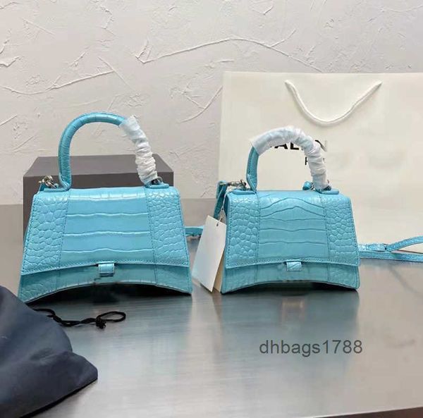evening bags 2021 a luxury designer hourglass bag ladies crocodile pattern shoulder bags leather ladiess handbag presbyopia wallet messenger
evening bags 2021 a luxury designer hourglass bag ladies crocodile pattern shoulder bags leather ladiess handbag presbyopia wallet messenger