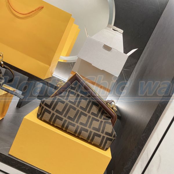 luxury designer fend first clutch tote bag large leather famous handbag classic old flower with shoulder strap women's men wallet fashi
luxury designer fend first clutch tote bag large leather famous handbag classic old flower with shoulder strap women's men wallet fashi