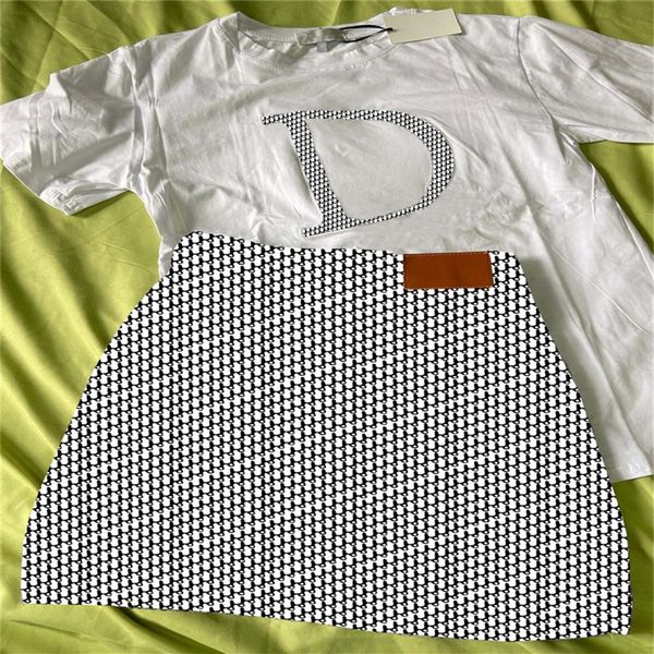 classic letter two piece dress short sleeve embroideryd t shirt jacquard high waist skirt suit for women289u, White
classic letter two piece dress short sleeve embroideryd t shirt jacquard high waist skirt suit for women289u, White