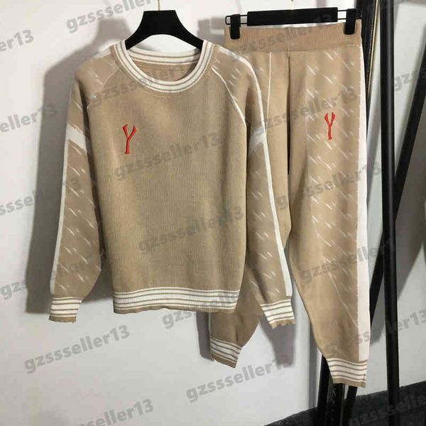 women outfit designer knitted tracksuits jogging suit fashion embroidered letter logo crew neck sweater casual pants 2 piece sets 0912, Gray
women outfit designer knitted tracksuits jogging suit fashion embroidered letter logo crew neck sweater casual pants 2 piece sets 0912, Gray