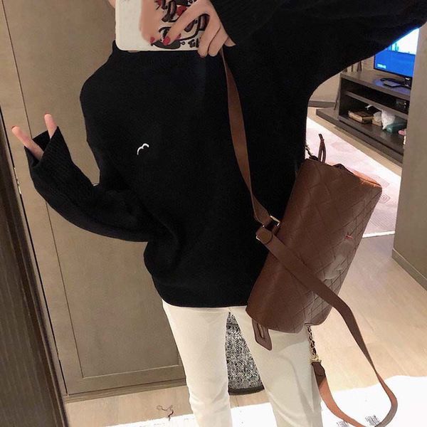 2022 womens sweater autumn european high-end custom embroidery with letter fashion alphabet comfortable warm winter bottom large size s-xl, White;black
2022 womens sweater autumn european high-end custom embroidery with letter fashion alphabet comfortable warm winter bottom large size s-xl, White;black