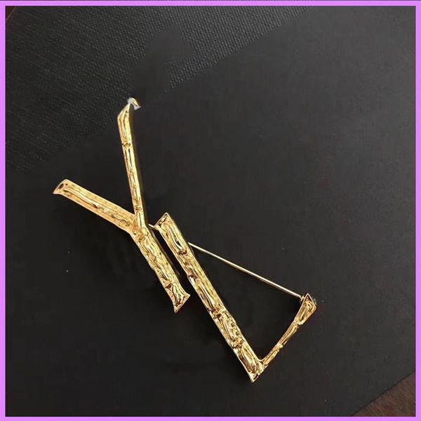2021 bamboo brooch gold women brooch luxury designer jewelry with letters casual mens for gifts business ladies party280r, Gray
2021 bamboo brooch gold women brooch luxury designer jewelry with letters casual mens for gifts business ladies party280r, Gray