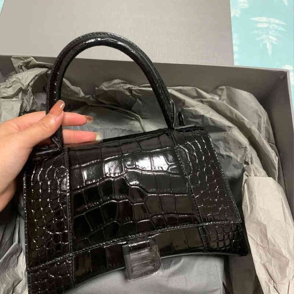 woman's handbag balenciga's designer bags b's hourglass bag material messenger single shoulder casual square handbag totes ba
woman's handbag balenciga's designer bags b's hourglass bag material messenger single shoulder casual square handbag totes ba