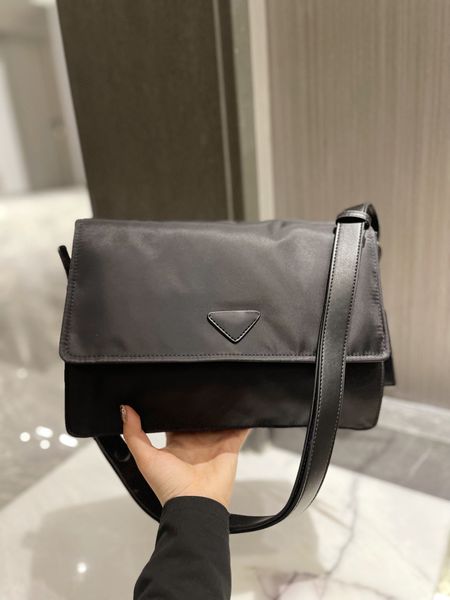luxury designer handbags fashion composite tote lady bags classic handle keychain cross body lady purse
luxury designer handbags fashion composite tote lady bags classic handle keychain cross body lady purse