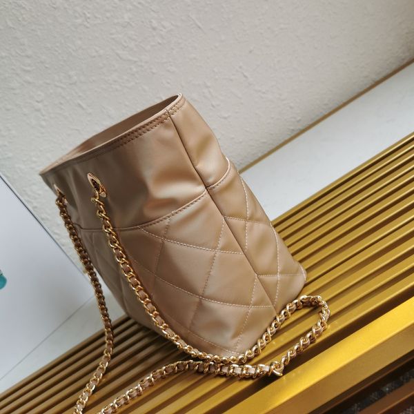 high capacity diamond bag genuine leather shoulder bag lady's handbag simple temperament style, Black;red
high capacity diamond bag genuine leather shoulder bag lady's handbag simple temperament style, Black;red