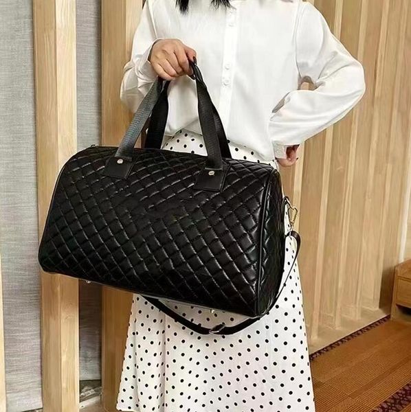 classic pu leather duffle bags large capacity womens handbag rhombus leisure shoulder bag fashion handbags designer travel bag
classic pu leather duffle bags large capacity womens handbag rhombus leisure shoulder bag fashion handbags designer travel bag