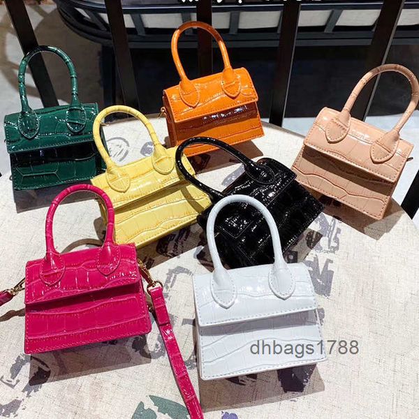 cosmetic bags cases mini small square bag 2021 fashion new quality pu leather women's handbag crocodile pattern chain shoulder messenge
cosmetic bags cases mini small square bag 2021 fashion new quality pu leather women's handbag crocodile pattern chain shoulder messenge