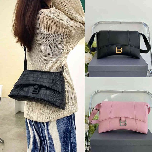 fashion handbag baleciga designer bags a generation hair leather women's bag new fashion b letter button hourglass cow armpit shoulder
fashion handbag baleciga designer bags a generation hair leather women's bag new fashion b letter button hourglass cow armpit shoulder