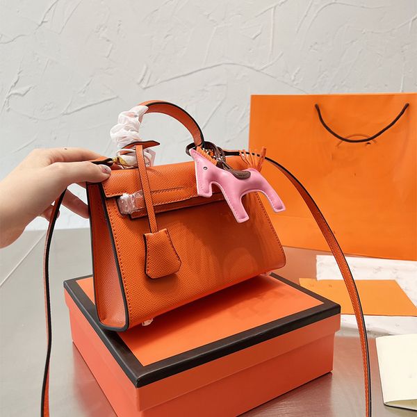 2022 luxurybags classic designer bag leather handbag luxurious dinner bag designers woman portable messenger.
2022 luxurybags classic designer bag leather handbag luxurious dinner bag designers woman portable messenger.