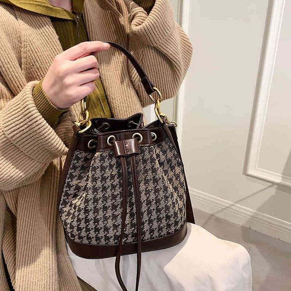 bags women's bag autumn winter new bucket fashionable lattice messenger versatile simple hand purses
bags women's bag autumn winter new bucket fashionable lattice messenger versatile simple hand purses