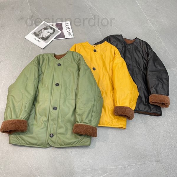 women's jackets designer 2021 winter new leather wool luxurious fur all in one wear the same style on both sides female 2tsk, Black;brown
women's jackets designer 2021 winter new leather wool luxurious fur all in one wear the same style on both sides female 2tsk, Black;brown