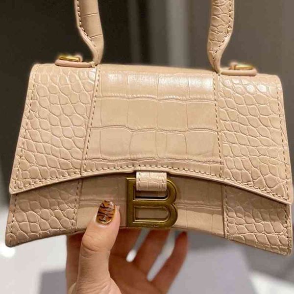 fsahion bags baleciga designer bags woman's handbag selling crocodile pattern patent leather bright face pink milk tea color full women
fsahion bags baleciga designer bags woman's handbag selling crocodile pattern patent leather bright face pink milk tea color full women