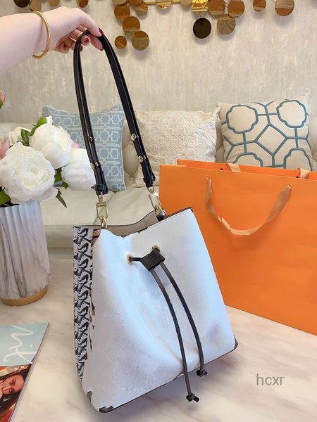 new styles fashion designer luxury bucket bags women crossbody shoulder bag handbag totes bag bamboo casual tote england style
new styles fashion designer luxury bucket bags women crossbody shoulder bag handbag totes bag bamboo casual tote england style
