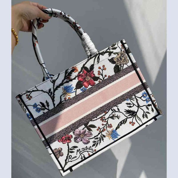 messenger bags shopping bag flower mini tote three-dimensional embroidery bag tote portable canvas handbags
messenger bags shopping bag flower mini tote three-dimensional embroidery bag tote portable canvas handbags