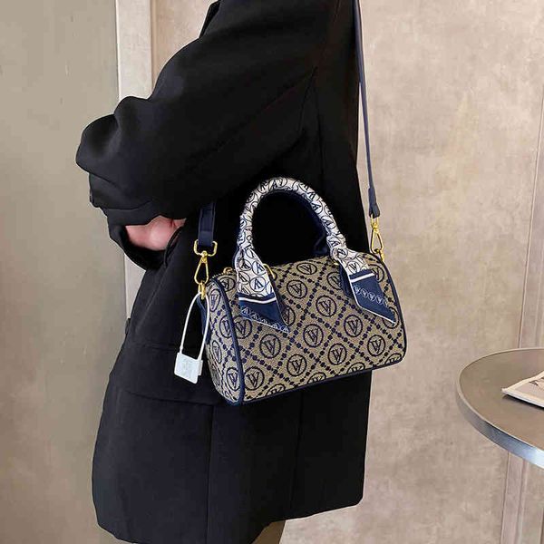 bags 2022 new boston handbag style texture silk scarf decoration bag women's single shoulder messenger bag purses
bags 2022 new boston handbag style texture silk scarf decoration bag women's single shoulder messenger bag purses