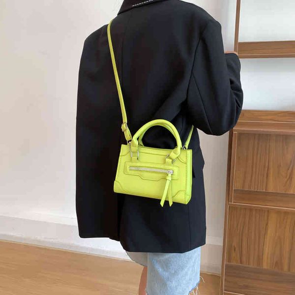 messenger bags 2022 early autumn new style fashionable sling shoulder handbag simple and casual texture small square bag with handbags
messenger bags 2022 early autumn new style fashionable sling shoulder handbag simple and casual texture small square bag with handbags