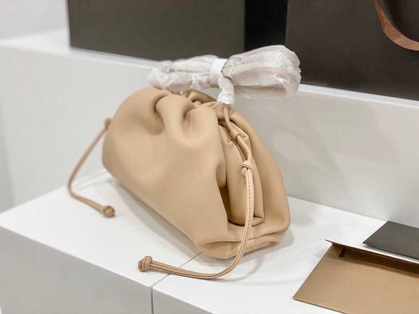 designer women bags leather crossbody handbags fashion shoulder purses fashion hand pouch cloud bag
designer women bags leather crossbody handbags fashion shoulder purses fashion hand pouch cloud bag