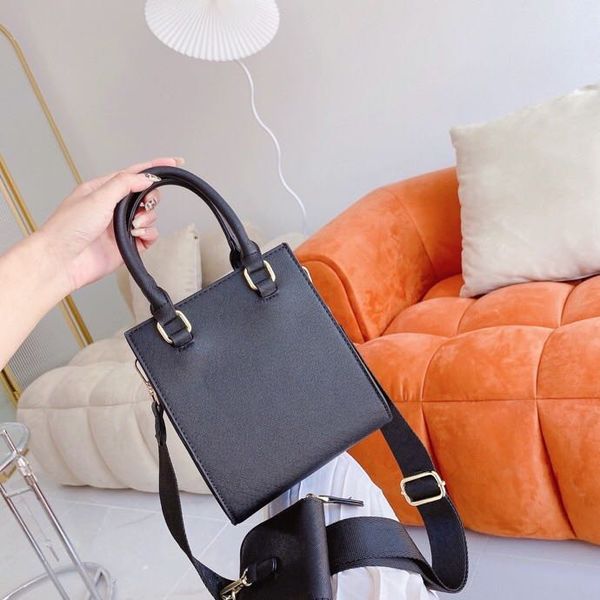 brand 2023 messenger bags all-match western-style mirror small bag women's new trendy patent leather glossy diamond single shoulder tot
brand 2023 messenger bags all-match western-style mirror small bag women's new trendy patent leather glossy diamond single shoulder tot