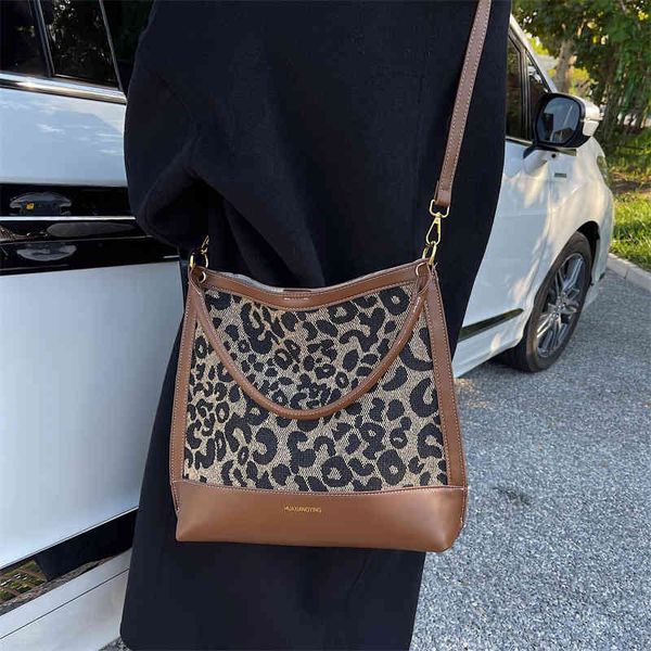 bags leopard print one shoulder crossbody bag women's autumn and winter new trend style large capacity tote purses
bags leopard print one shoulder crossbody bag women's autumn and winter new trend style large capacity tote purses