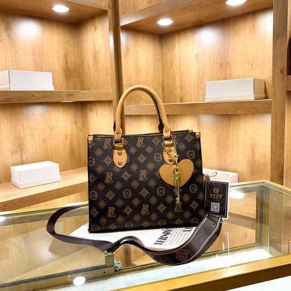 messenger bags paul annie women's handbag new autumn and winter tote large capacity flower print portable handbags
messenger bags paul annie women's handbag new autumn and winter tote large capacity flower print portable handbags