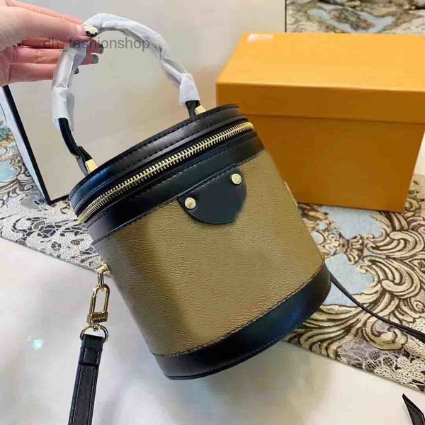 bucket bags handbag classic printing bag shoulder wallet totes designers luxurys ladies women fashion cossbody purse handbags
bucket bags handbag classic printing bag shoulder wallet totes designers luxurys ladies women fashion cossbody purse handbags