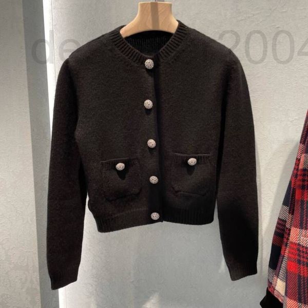 women's sweaters designer 2022 new round neck cardigan coat miu family's same autumn and winter fashion black sweater temperament, White;black
women's sweaters designer 2022 new round neck cardigan coat miu family's same autumn and winter fashion black sweater temperament, White;black