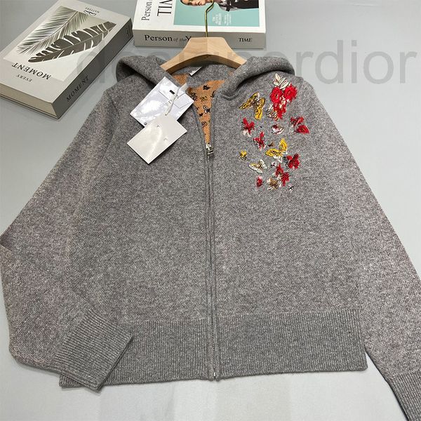 women's sweaters designer early autumn collar hooded zipper embroidered flower knitted cardigan loose lazy style women's coat 2022, White;black
women's sweaters designer early autumn collar hooded zipper embroidered flower knitted cardigan loose lazy style women's coat 2022, White;black