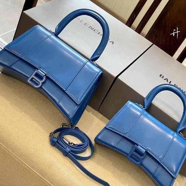 fsahion bags balenciga designer bags handbag new b-shaped net red hourglass bag fashion leisure commuting leather one shoulder small satchel
fsahion bags balenciga designer bags handbag new b-shaped net red hourglass bag fashion leisure commuting leather one shoulder small satchel