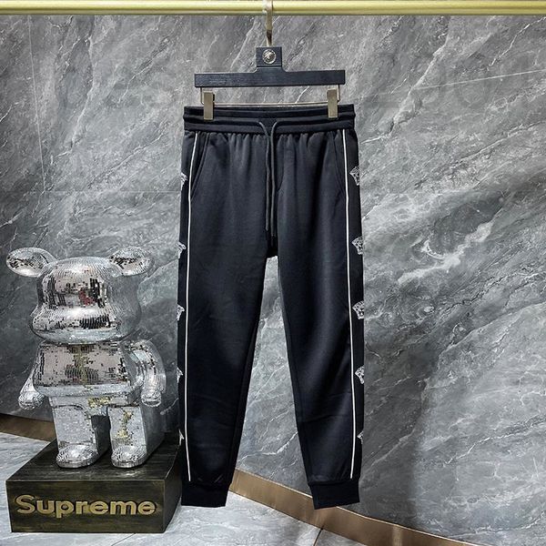 men's pants designer chaopai 2022 autumn and winter new medusa embroidered ribbon men's slim fit foot bound sports casual pants 4w, Black
men's pants designer chaopai 2022 autumn and winter new medusa embroidered ribbon men's slim fit foot bound sports casual pants 4w, Black
