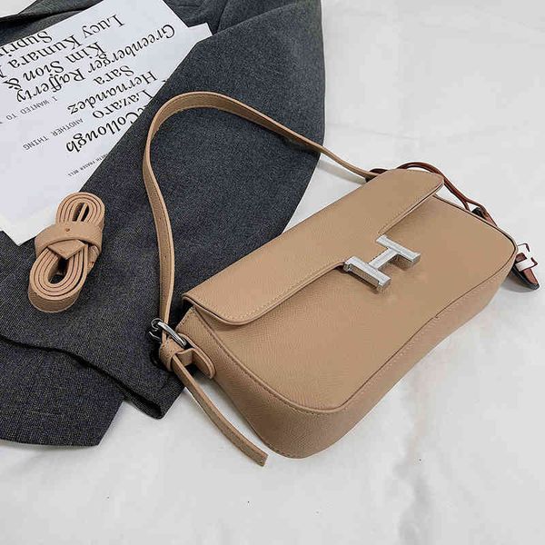 messenger bags 2022 new women's shoulder bag texture version armpit small square h-button style hand women handbags
messenger bags 2022 new women's shoulder bag texture version armpit small square h-button style hand women handbags
