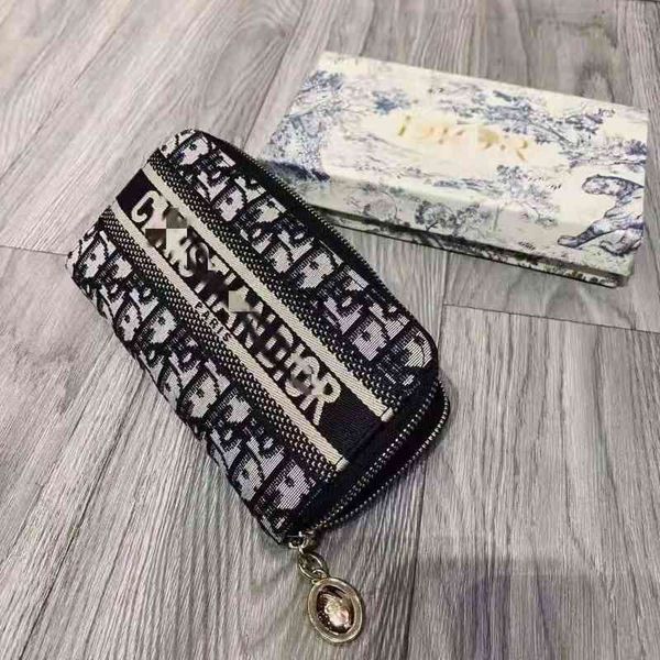 bags zero wallet family new pattern canvas embroidery long card bag zipper simple hand belt box purses, Red;black
bags zero wallet family new pattern canvas embroidery long card bag zipper simple hand belt box purses, Red;black