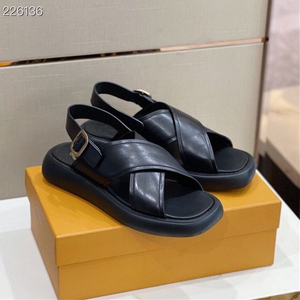 women trend sports sandals men metal buckle rubber beanie flat leather sandals size 35-44, Black
women trend sports sandals men metal buckle rubber beanie flat leather sandals size 35-44, Black