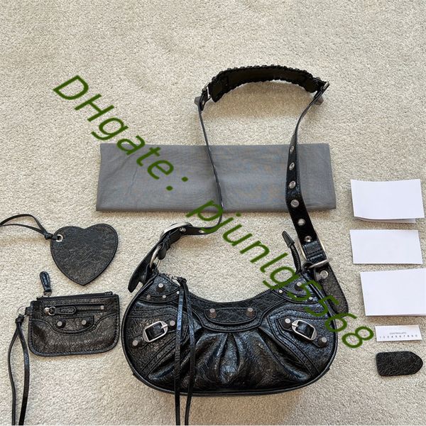 luxurys designers women's shoulders bag locomotive armpit real pickup bags women totes designer women handbags wallet cross body purse
luxurys designers women's shoulders bag locomotive armpit real pickup bags women totes designer women handbags wallet cross body purse